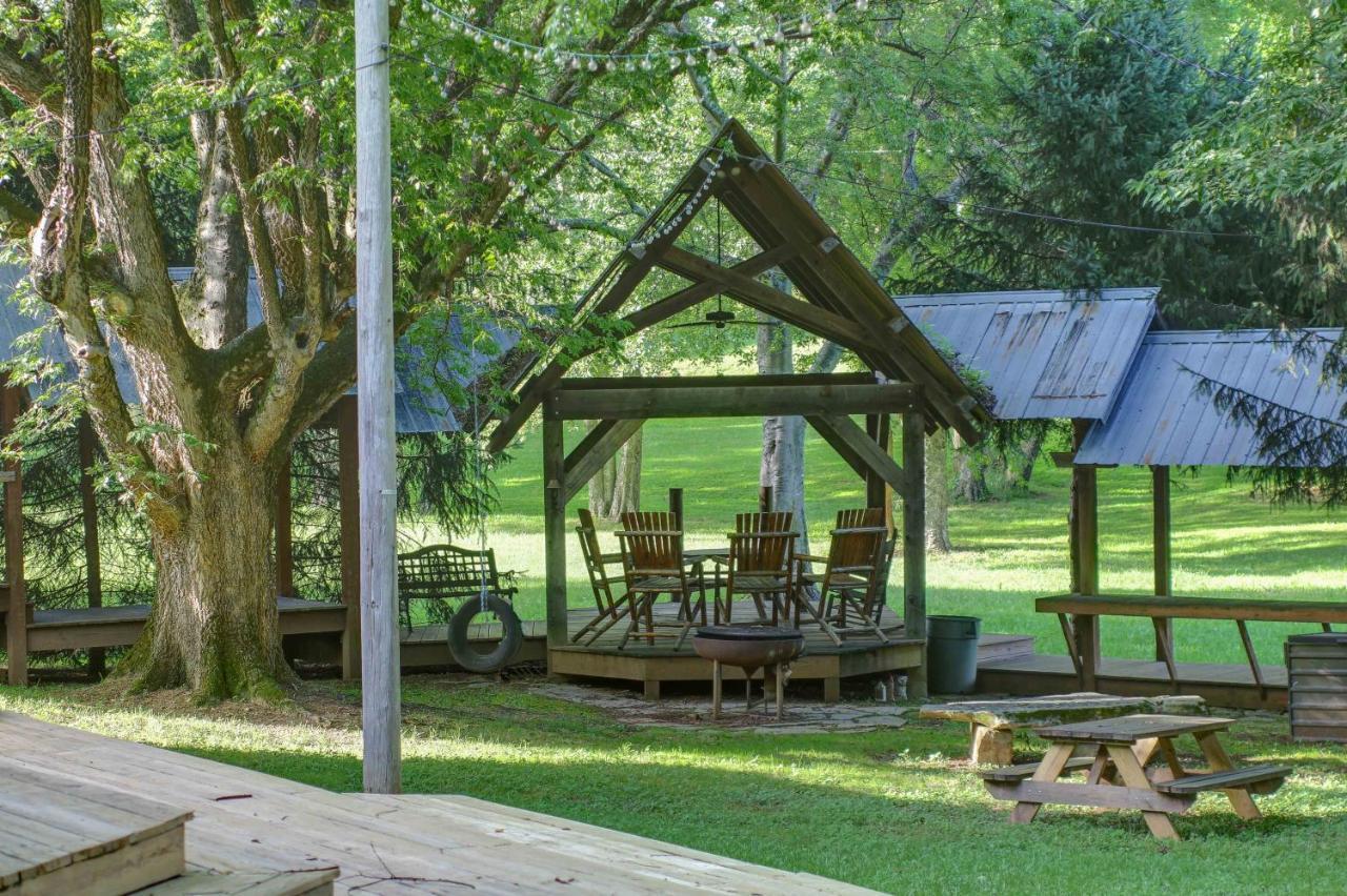 Whimsical Gatehouse At Dark Horse Estate Apartamento Franklin Exterior foto
