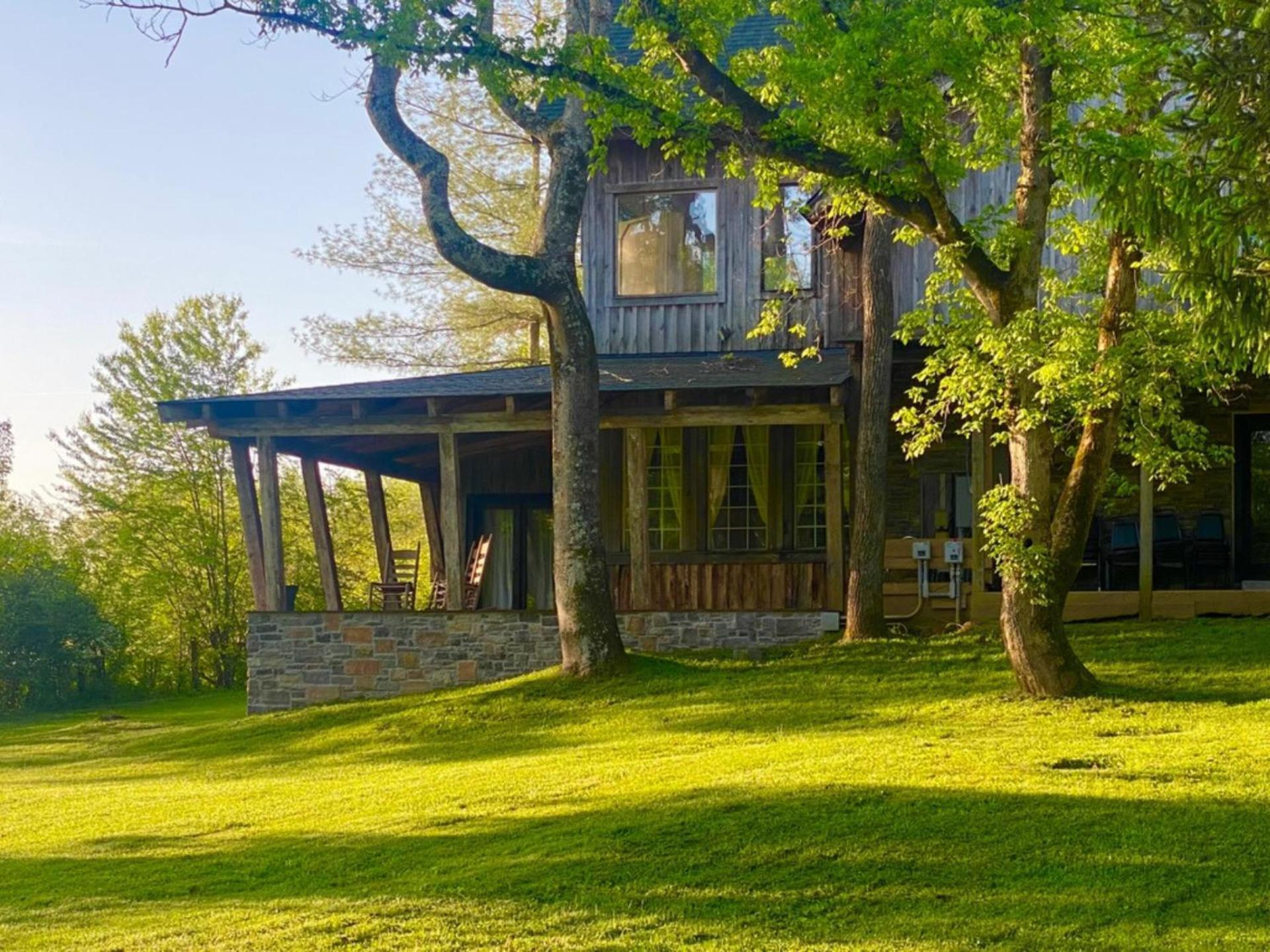 Whimsical Gatehouse At Dark Horse Estate Apartamento Franklin Exterior foto